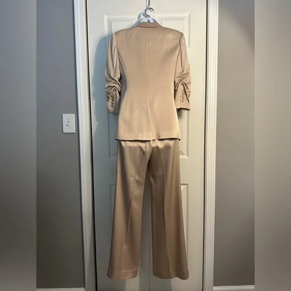 Veronica beard Size 2 Suit In Sand. Tomi Dickey Jacket And Robinne Pants NWT - Picture 10 of 15